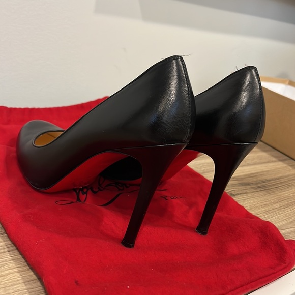 Authentic Christian Louboutin 6.5 US in Black Leather Pump Round Toe - Picture 7 of 10